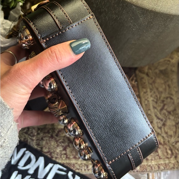 Authentic KURT GEIGER LONDON leather studs Eagle head zip top crossbody - Picture 8 of 15